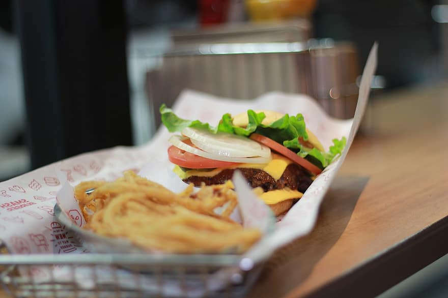 Burger, inele de ceapa, cartofi prajiti, Smash Fries Burger, hamburger