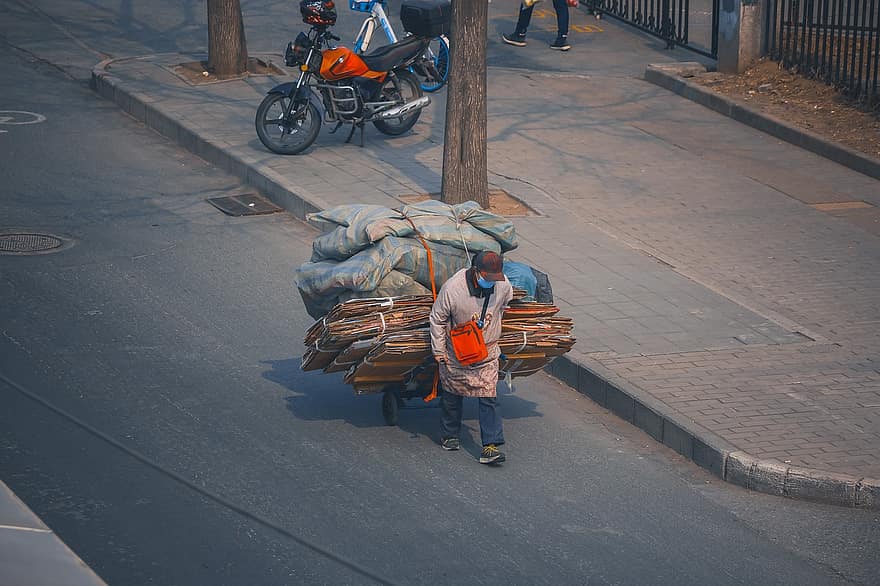 улица, город, мусорщик, пожилой человек, труд, работа