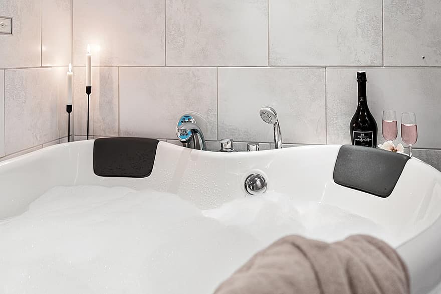 Real Estate, Interior Design, Hygiene, Water, Bathe, Bathroom, Bathtub, Shampoo