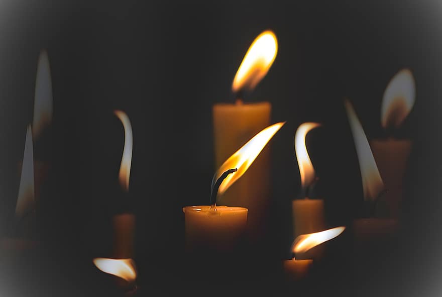 žvakių šviesa, žvakės, degančios žvakės, Mirgančios žvakės, tapetai, liepsna, Ugnis, fonas, mirgėjimas, juoda tapetai, apšviestas