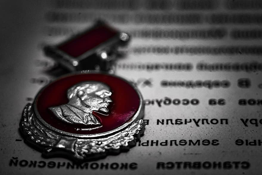 Медал на Ленин, СССР, Русия, едър план, макро, метал, християнство, хартия, текст, злато, символ