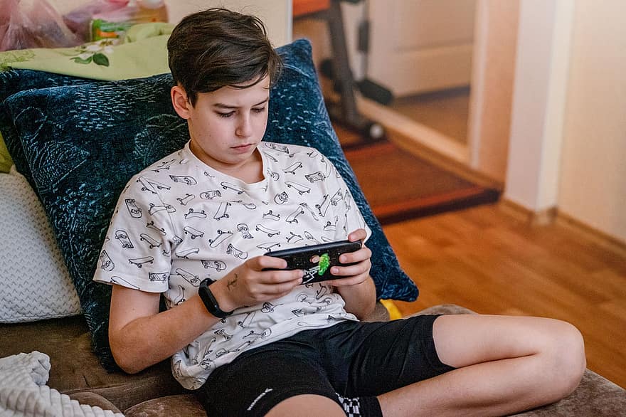 подросток, видео игра, в помещении, диван, Главная, мальчик, интернет, технология, мобильный, сидящий, номер