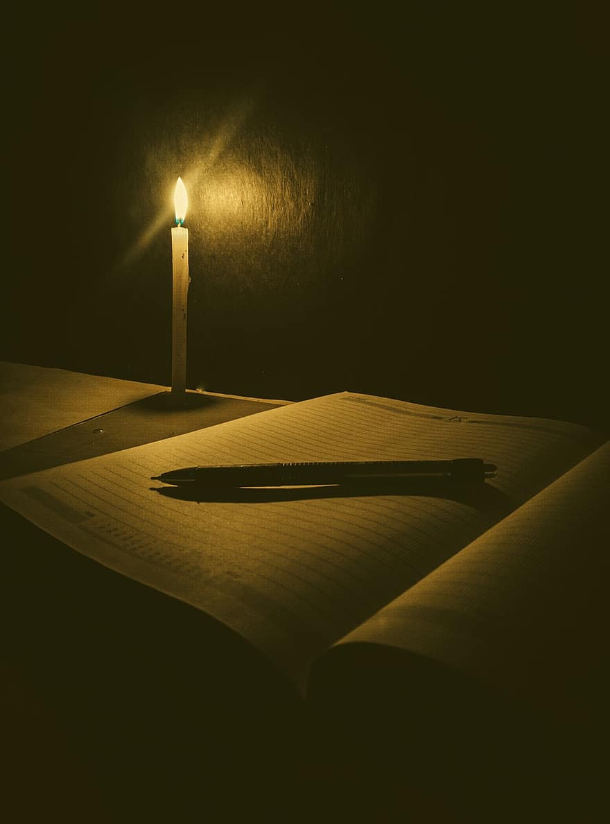 kaars, dagboek, pen, gebed, studie, vlam, licht, donker, Indiaas, cultuur, bihar