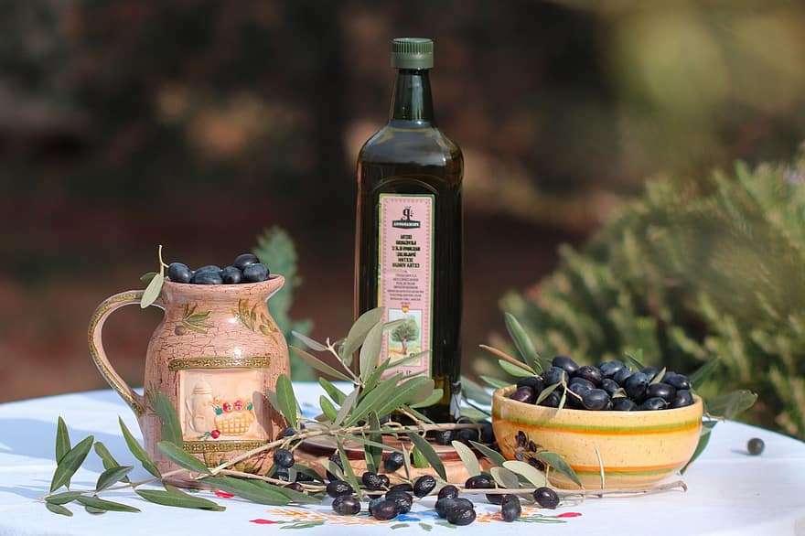 оливки, Темні оливки, оливкова олія