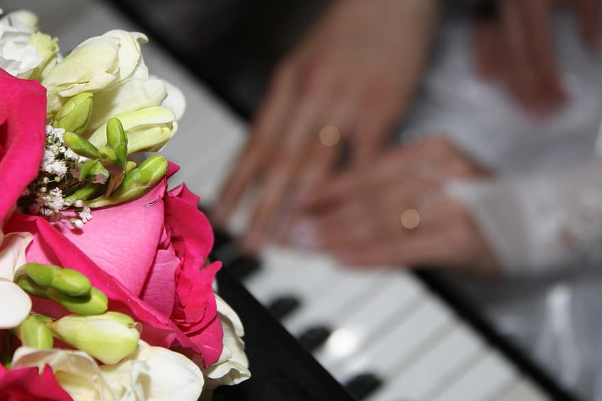 kāzas, ziedi, klavieres, pāris, romantika, jubileju, zieds, tuvplāns, pušķis, sievietēm, pieaugušais