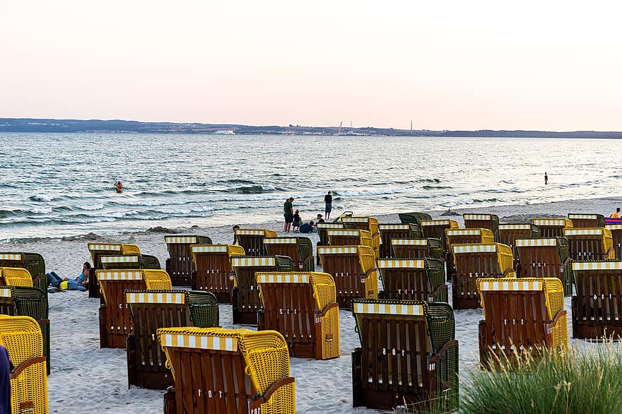 pludmale, pludmales krēsls, klāja krēsls, smiltis, jūras krastā, krastā, okeāns, jūra