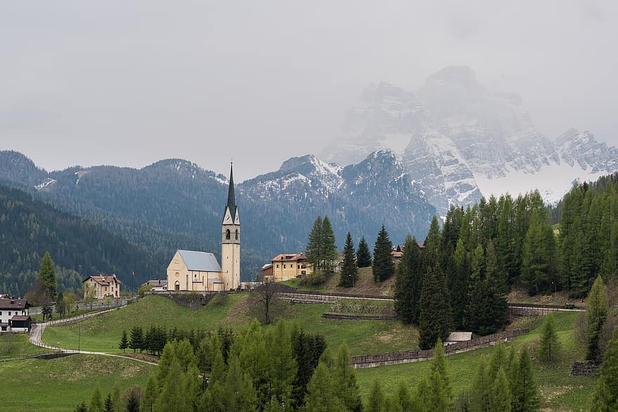 Selva Di Cadore, Dorf, Dolomiten, Italien, monte pelmo, Berge, Berg Pelmo, Berg, Landschaft, Wald, ländliche Szene
