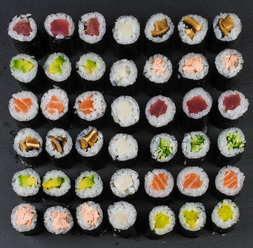 sushi, rotllos de sushi, california maki, menjar japonès, cuina japonesa, rotllos de california, menjar, marisc, gourmet, frescor, peix