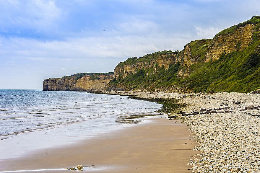 Пляж нормандии. Дикие пляжи Нормандии. Пляжи Нормандии фото. Пляж Нормандии чб вектор.