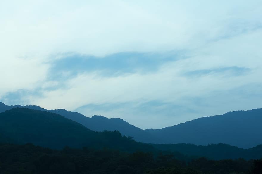 Munte, dimineata devreme, peisaj, natură, cer, albastru, vară, pădure, nor, rural, zi