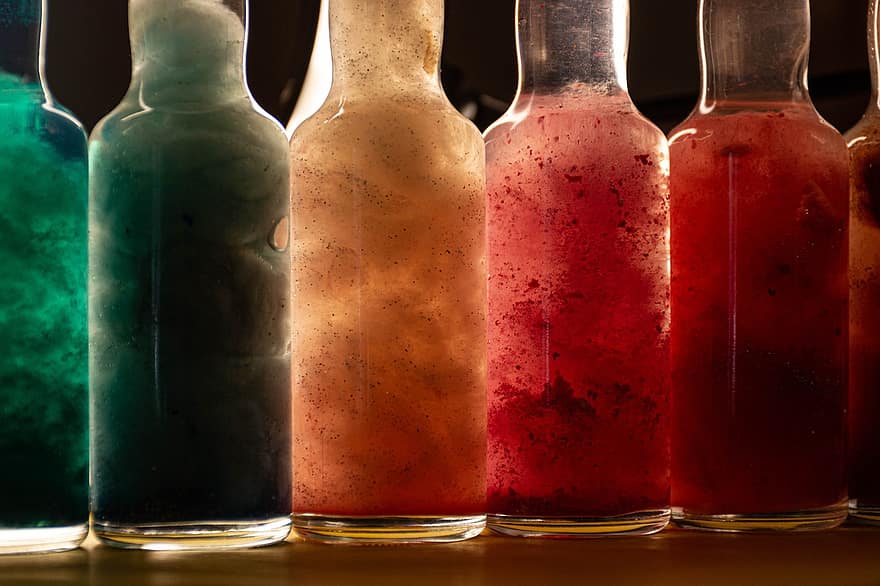 नीहारिका की बोतलें, आकाशगंगा की बोतलें, रंगीन बोतलें, बोतलों, चमक, पीना, बहु रंग का, शराब, बोतल, तरल, क्लोज़ अप
