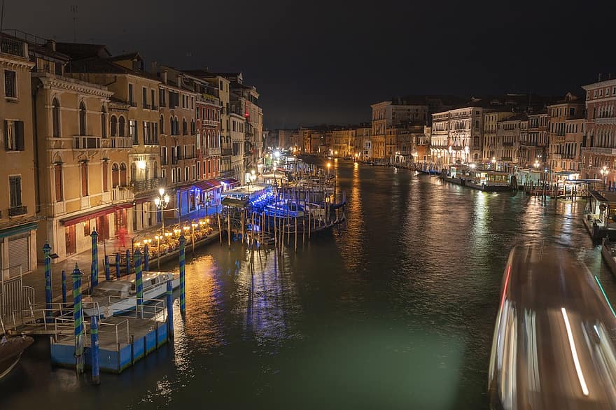 Venecija, Italija, naktis, naktinis kraštovaizdis, kraštovaizdį, naktinė šviesa, vakare, vanduo, susiliejimas, miesto vaizdą, žinoma vieta