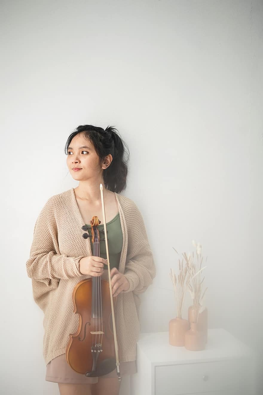 Woman, Violin, Model, Young, Female, Music, Musical Instrument, Pose, Beauty