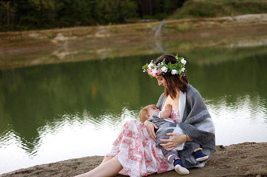 Breastfeeding, Nature