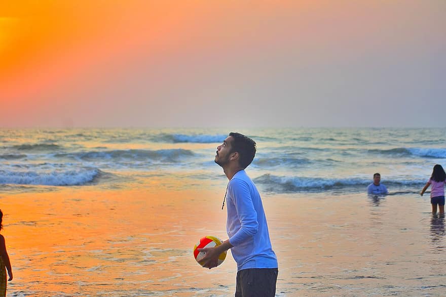 pláž, míč, muž, hrát si, Hraní volejbalu, volejbal, plážový volejbal, západ slunce, soumrak, pobřeží, oceán