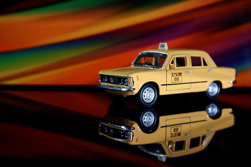 Polski Fiat 125p, Spielzeugauto, Taxi, Auto, Spielzeug, Miniatur, Fahrzeug, Automobil, gelbes Auto, Jahrgang, alt