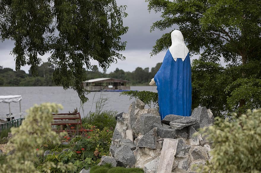 jomfru Maria statue, parkere, Den salige jomfru Maria-statuen, Katolsk statue, menn, sommer, vann, tre, arkitektur, kvinner, blå