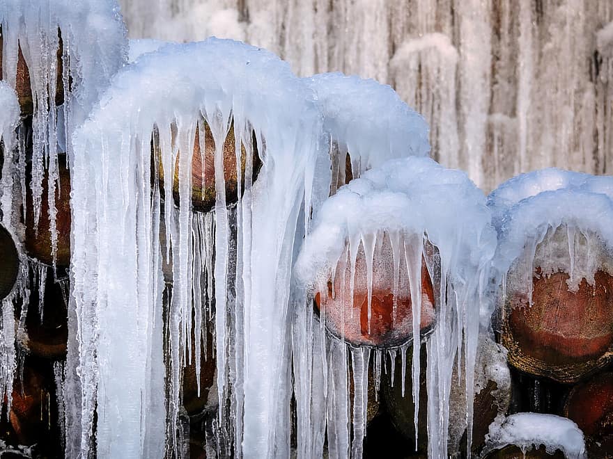 Tree Trunks, Logs, Frozen, Snow, Frost, Ice Crystals, Icicles, Hoarfrost, Snowy, Wintry, zing Temperatures