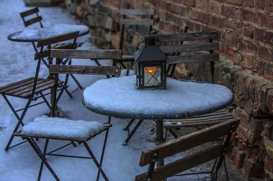 καφενείο, al fresco, χειμώνας, χιόνι, φανός, λάμπα, κερί, παγωνιά, πάγος, τραπέζι, καρέκλες