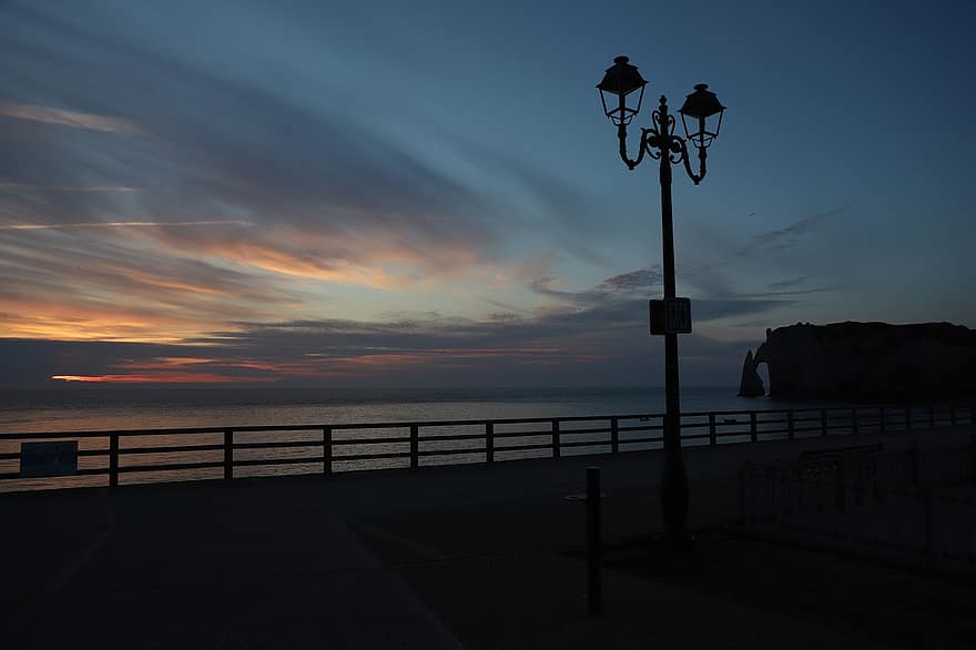 lampione, passerella, tramonto, silhouette, costa, orizzonte, sole, crepuscolo, oceano, etretat, Normandia