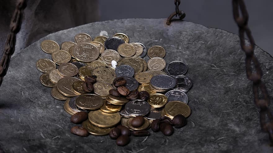 Münzen, Geld, ukrainische Währung, Waage, Ukraine