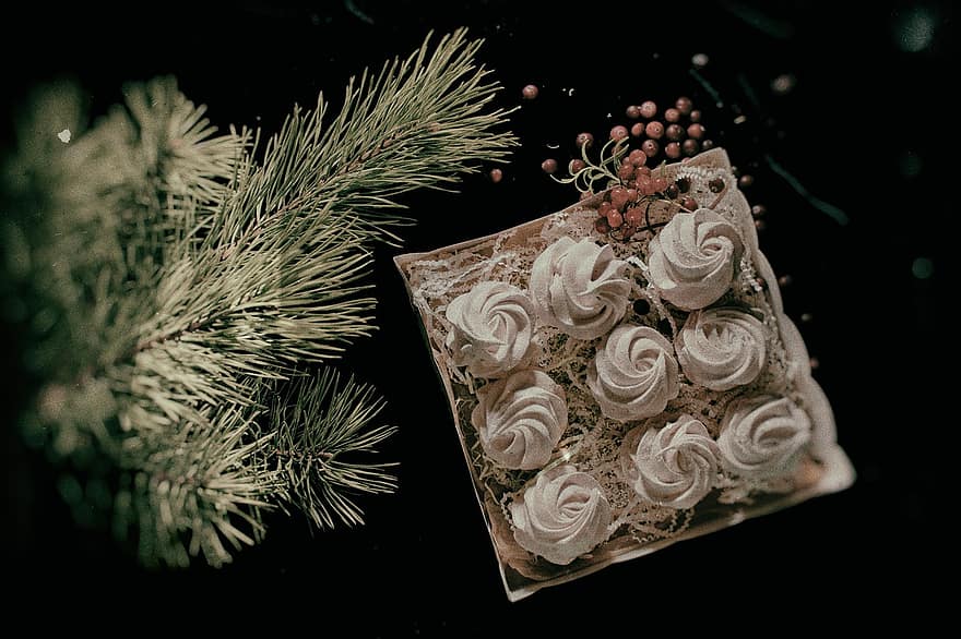 marengs, dessert, jul, nyt år, mad, snack, slik, sød, gran, fyrretræ, ornamenter