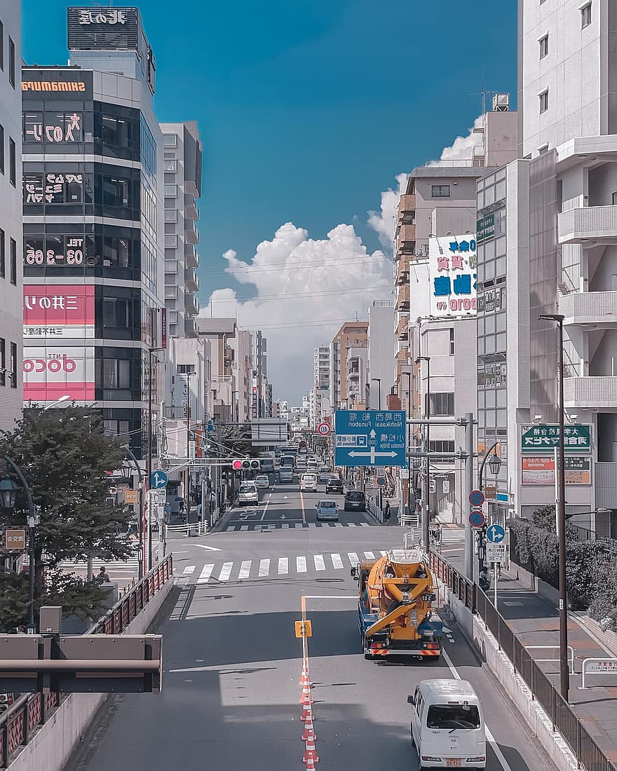 carrer, carretera, cotxes, trànsit, edificis, senyals de trànsit, urbà, botigues, ciutat, estiu, tokyo