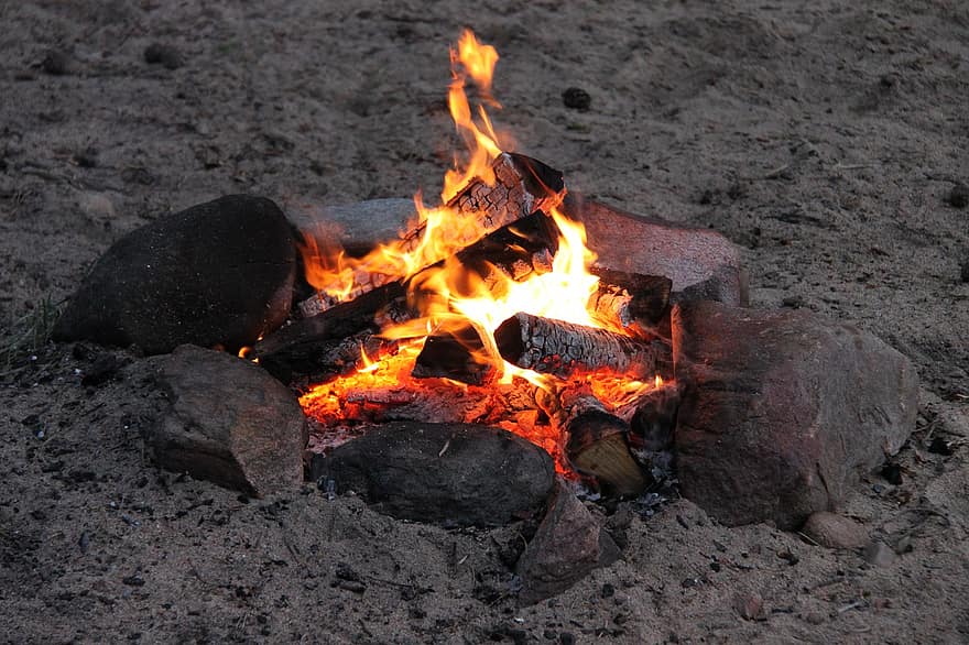 foc, foguera, platja, flama, fenomen natural, calor, temperatura, cremant, carbó, primer pla, llenya