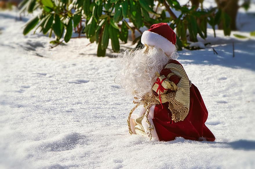 Święty Mikołaj, śnieg, zimowy, Boże Narodzenie, motyw świąteczny, czas świąt, kartka świąteczna