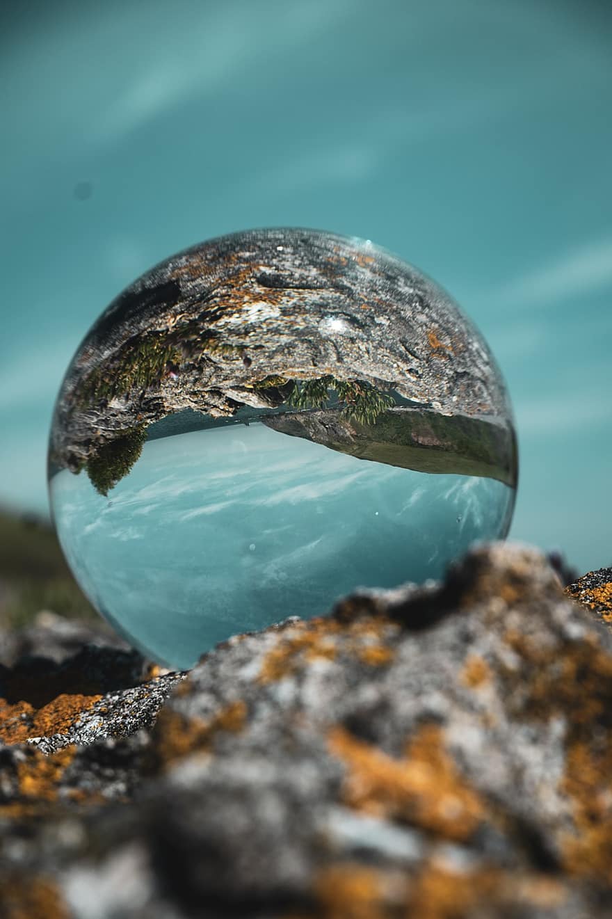 lensball, reflectie, rotsen, hemel, landschap, natuur, kristallen bol, glazen bol, detailopname