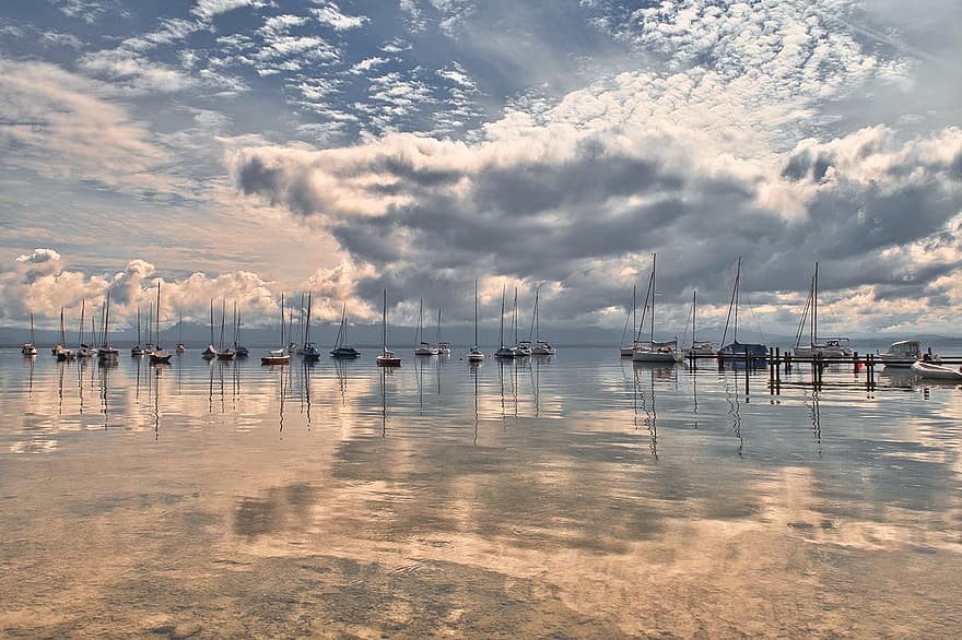 ancoragem, lago, barcos, Chiemsee, agua, veleiros, ancorado, céu, nuvens, horizonte, reflexão