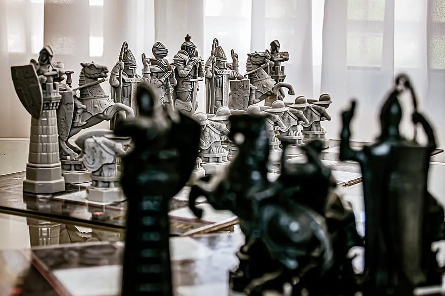 チェス、チェス盤、ウィザードチェス、ボードゲーム、チェスの駒、戦略、戦争、戦い、軍隊、ポーン、戦場