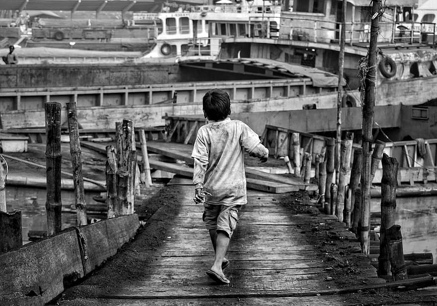 infância, criança, rua, cidade, monocromático
