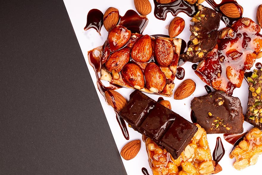 Schokolade, Süßigkeiten, Snack, Konfekt, kandierte Nüsse, Karamellisierte Nüsse, Ansicht von oben