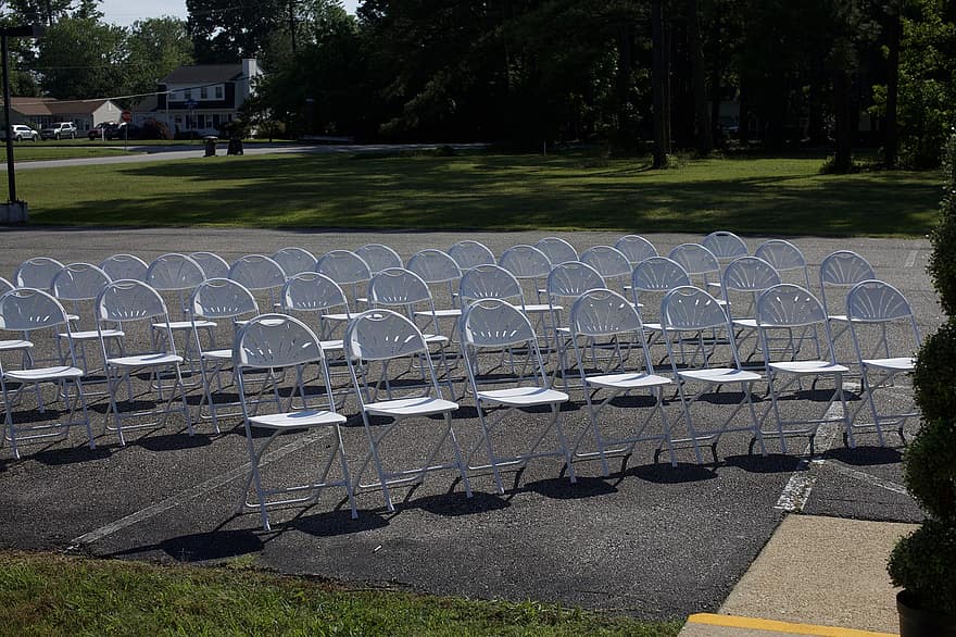 krzesła, siedzenia, ceremonia, zdarzenie, puste siedzenia, puste krzesła, składane krzesła, osadzenie
