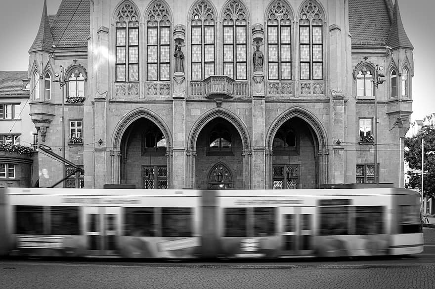 tramvai, alb-negru, oraș