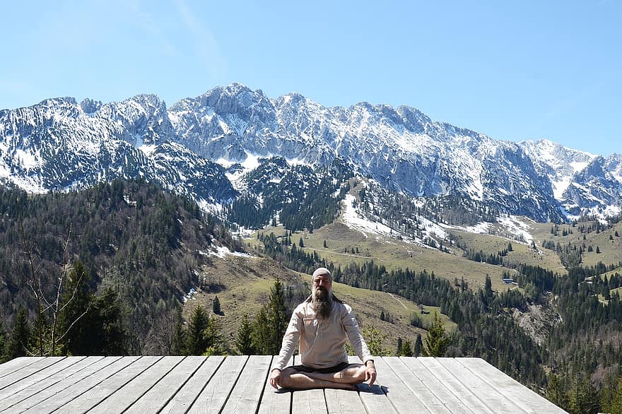 Mann, Yoga, wilder Kaiser, Berge, innerer Frieden, Yogi, Alpen, Meditation, kaisergebirge