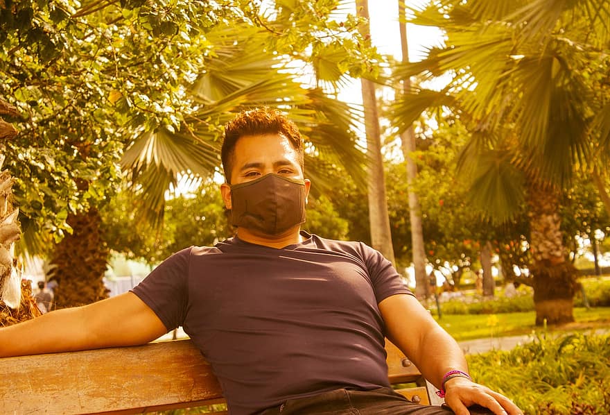 людина, маска для обличчя, лава, на відкритому повітрі, хлопець, сидячи, охолодження, дозвілля, парк, коронавірус, пандемія