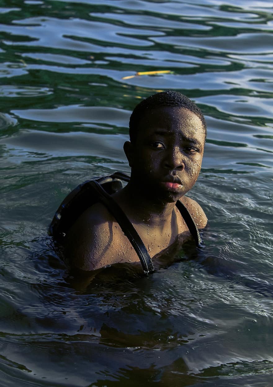 мъж, море, плуване, Кампала, Уганда, един човек, вода, спорт, хора, лято, възрастен