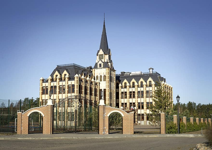 skolā, ēka, gotiskais