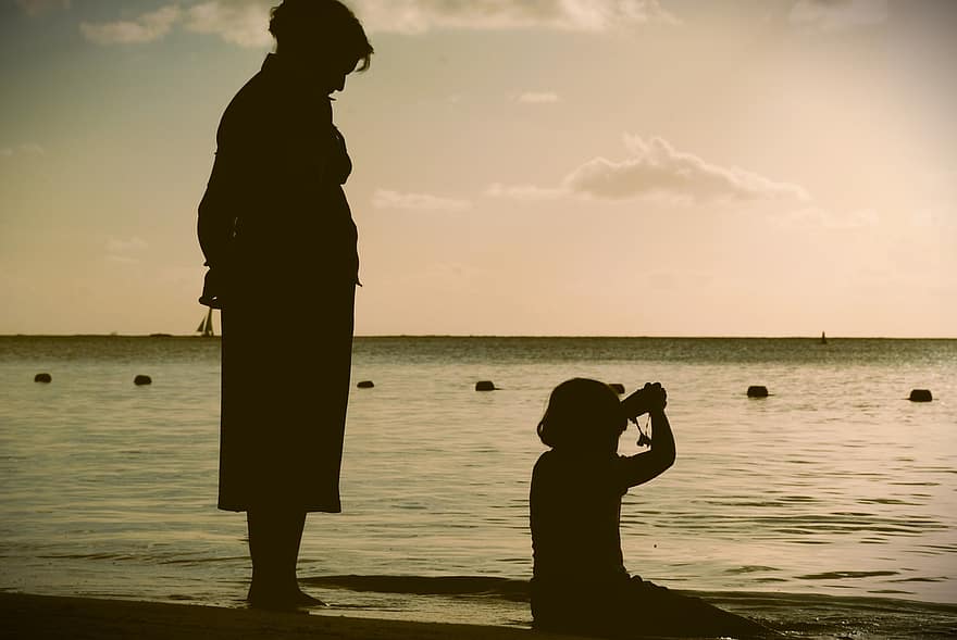 мама, ребенок, пляж, море, горизонт, Мама, детка, внимание
