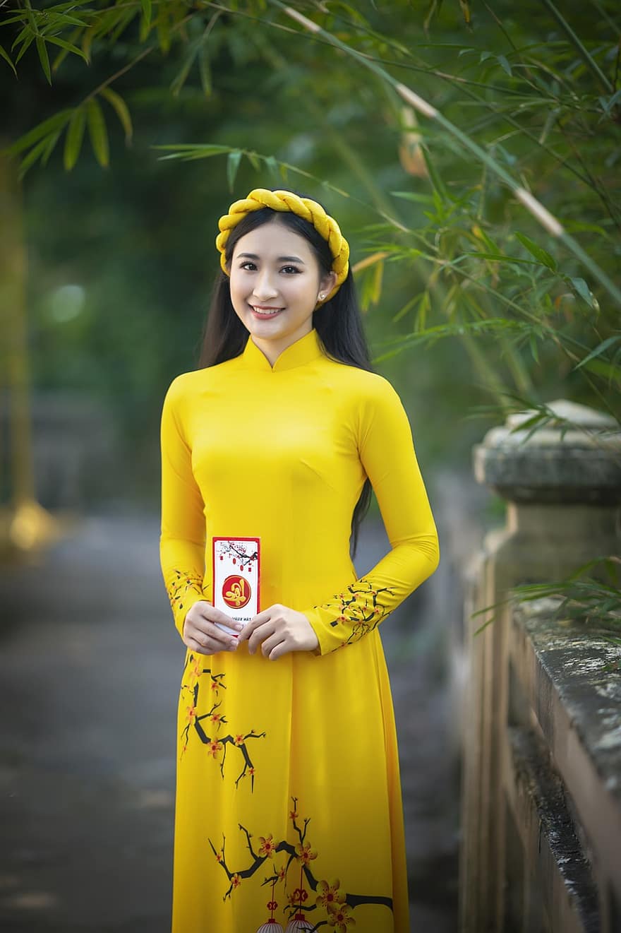 ао дай, мода, женщина, улыбка, вьетнамский, Желтый Ао Дай, Вьетнамское национальное платье, традиционный, красота, прекрасный, хорошенький