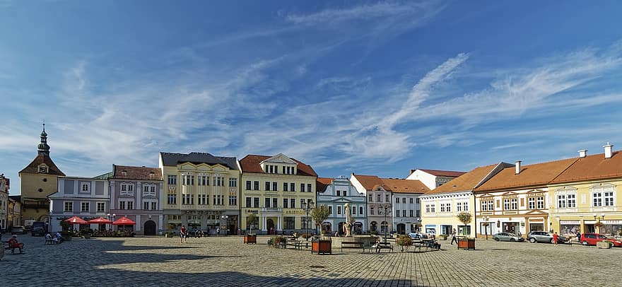 Čekijos Respublika, piligrimas, pelhřimov, miestas, istorinis centras, istorinis, pastatas, fasadai, miesto aikštė, panorama, dangus