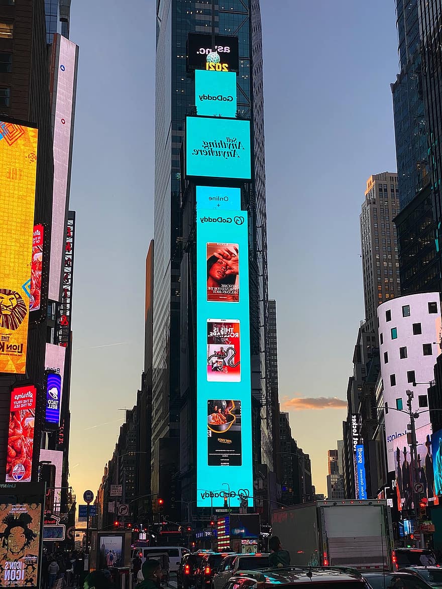 Times Square, broadway, NYC, kaupunki, mainonta, mainostaulu, kuuluisa paikka, pilvenpiirtäjä, kaupunkielämä, rakennuksen ulkoa, yö-