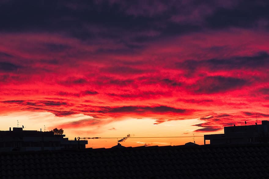 solnedgang, himmel, skyer, rød himmel, skumring, silhuet, huse
