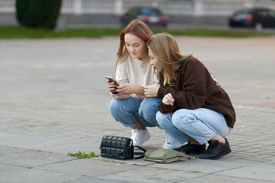 meisjes, kraken, aan het kijken, smartphone
