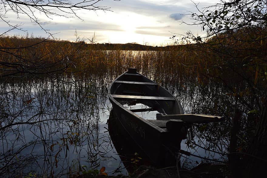 озеро, заход солнца, лодка, гребная лодка, природа, пейзаж, морское судно, воды, осень, дерево, спокойная сцена