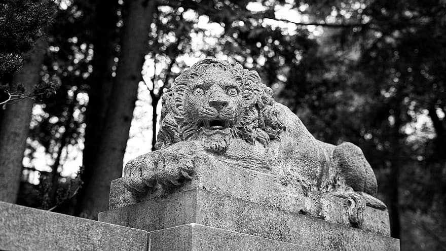 Lion, Sculpture, Statue, Outdoors, Animal, feline, black and white, architecture, famous place, religion, history
