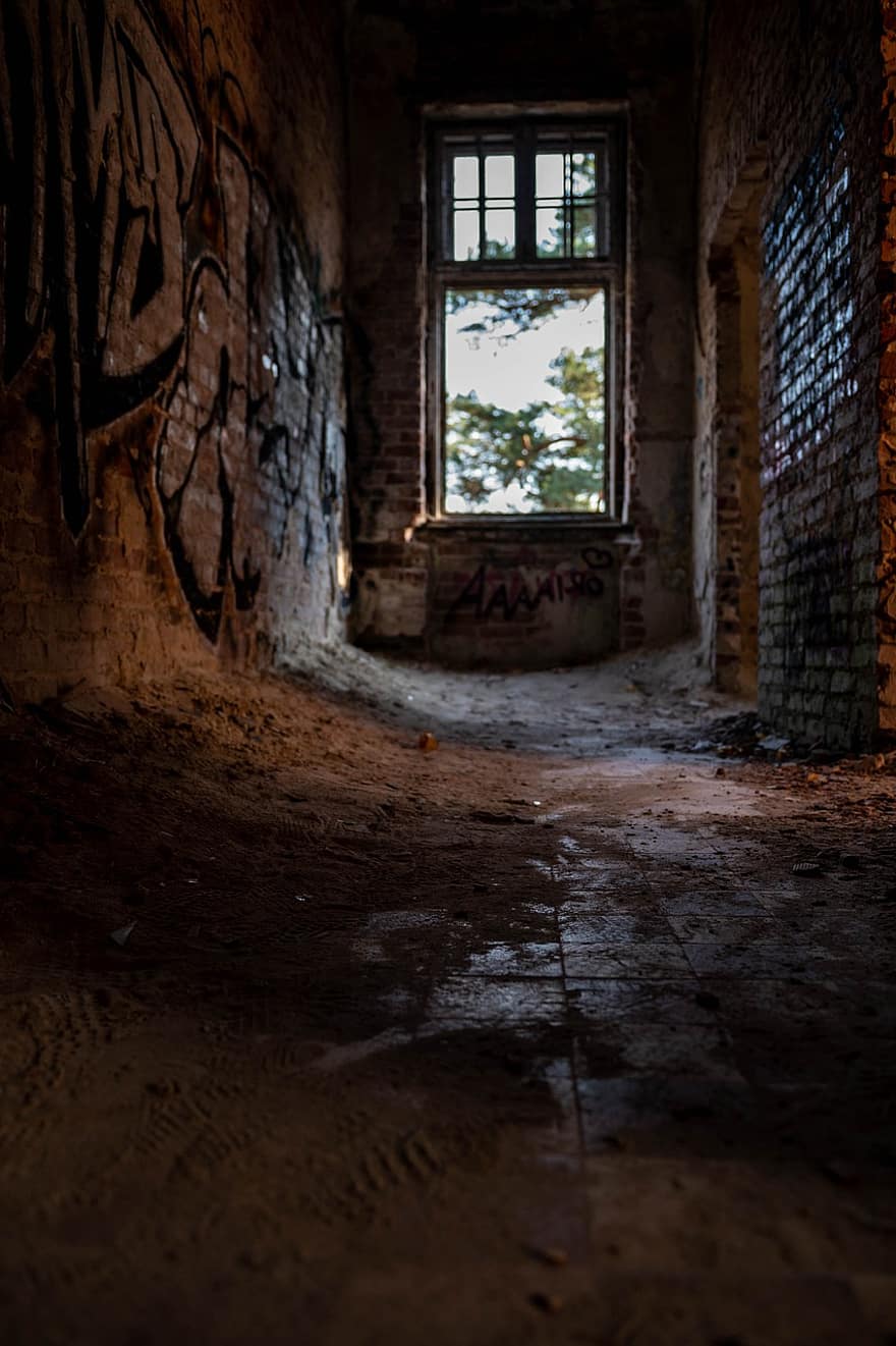 abandonné, bâtiment, graffiti, délabré, ruines, mur, la fenêtre, architecture