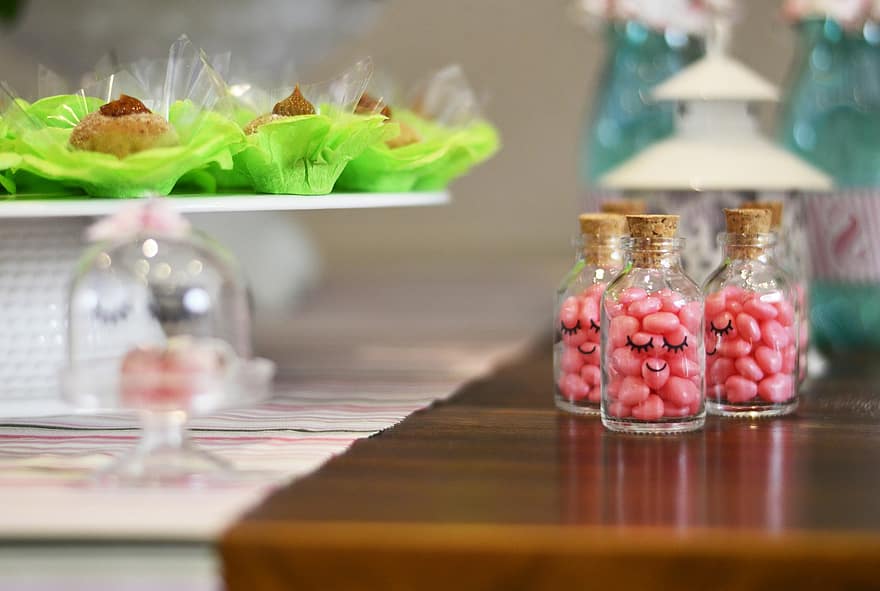 kẹo, chai lọ, đồ ăn nhẹ, món tráng miệng, trang trí, buổi tiệc, lễ kỷ niệm